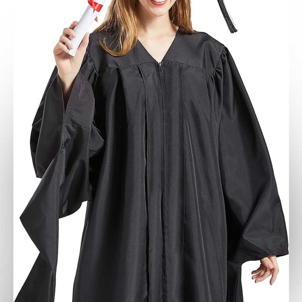 Black graduation gown (Master’s, fits 5’6 - 5’8)